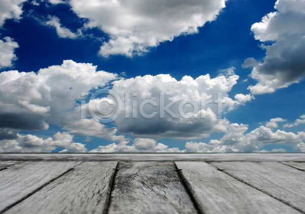 분위기 순수 평화 사람없음 JPG 포토 해외이미지 구름(자연) 날씨 목재 백그라운드 빛 산소 야외 여름(계절) 오존 자연 종교 천국 파란색 하늘 해외202004 햇빛 흰색