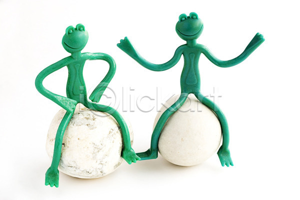 사람없음 JPG 포토 해외이미지 2 개구리 고립 미소(표정) 바위 백그라운드 원형 장난감 초록색 플라스틱 해외202004 회색 흰색