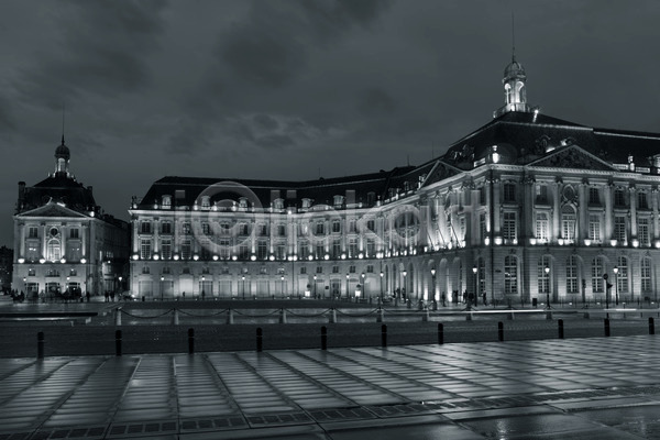 사람없음 JPG 포토 해외이미지 흑백 건축물 건축양식 광장 보르도 분수대 빛 야간 야외 풍경(경치) 프랑스 해외202004
