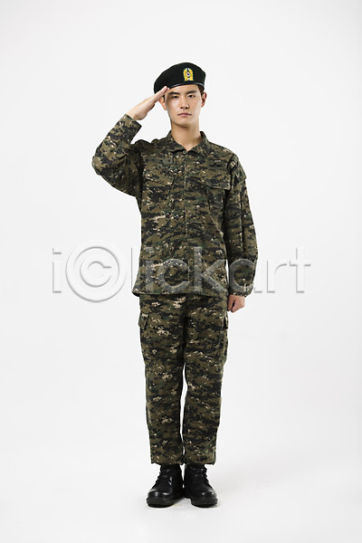 20대 남자 성인 성인남자한명만 한국인 한명 JPG 앞모습 포토 경례 군복 군인 서기 스튜디오촬영 실내 전신
