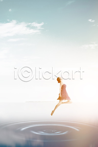 성인 여자 한국인 한명 PSD 디지털합성 편집이미지 디지털아트 물 반사 백그라운드 점프 춤 풍경(경치)