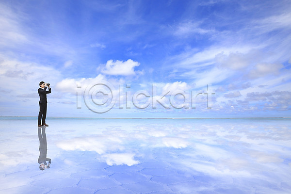 남자 한국인 한명 PSD 디지털합성 편집이미지 구름(자연) 디지털아트 망원경 물 반사 백그라운드 비즈니스맨 풍경(경치)
