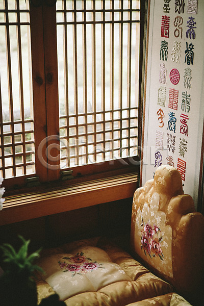 사람없음 JPG 포토 방석 병풍 실내 전통 전통소품 전통창문 창문 한옥