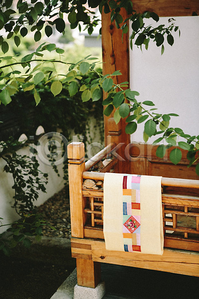 사람없음 JPG 포토 야외 전통 전통소품 조각보 주간 풀잎 한옥