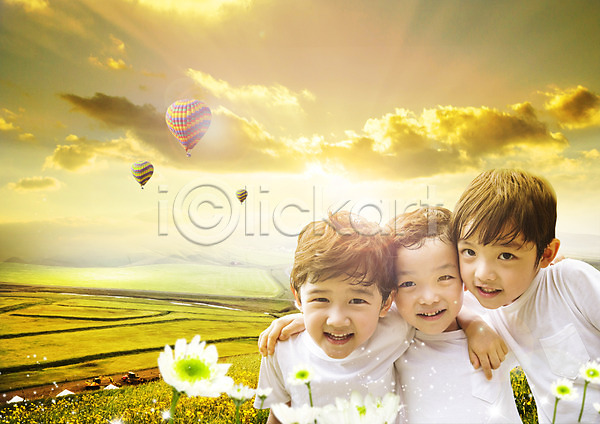 남자 세명 어린이 한국인 PSD 편집이미지 구름(자연) 꽃 어깨동무 열기구 편집
