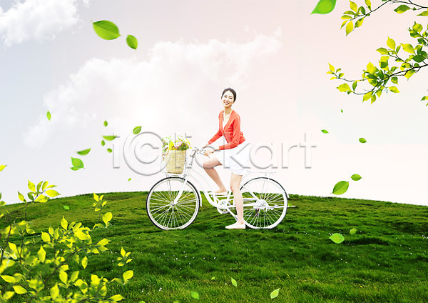성인 여자 한국인 한명 PSD 편집이미지 자연 자전거 잔디 편집 풀잎
