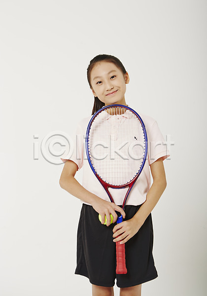 10대 십대여자한명만 여자 청소년 한국인 한명 JPG 앞모습 포토 미소(표정) 방과후 사교육 상반신 서기 스튜디오촬영 실내 여학생 운동 체육복 테니스 테니스라켓