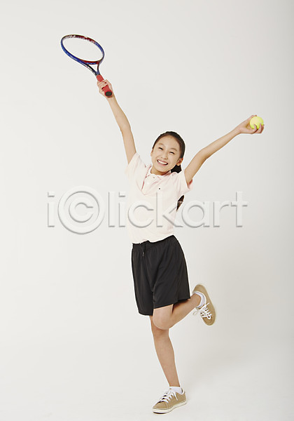 즐거움 10대 십대여자한명만 여자 청소년 한국인 한명 JPG 앞모습 포토 들기 방과후 사교육 서기 스튜디오촬영 실내 여학생 운동 운동복 전신 테니스 테니스공 테니스라켓