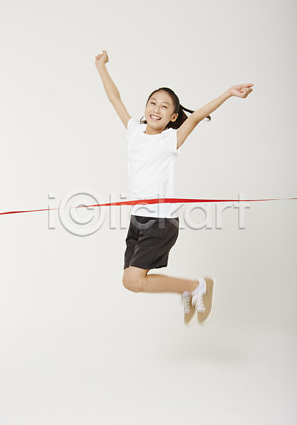 즐거움 10대 십대여자한명만 여자 청소년 한국인 한명 JPG 앞모습 포토 결승선 골인 방과후 사교육 스튜디오촬영 실내 여학생 우승 운동 전신 점프 체육복