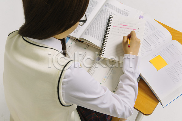 여자 청소년 한명 JPG 포토 교복 상반신 수능 수험생 시험 시험공부 연필 책 책상 학생