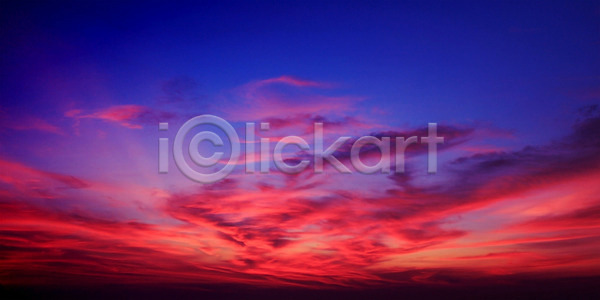 평화 사람없음 JPG 포토 해외이미지 구름 날씨 맑음 백그라운드 빛 빨간색 새벽 스카이라인 아침 여름 오렌지 일몰 일출 자연 태양 파란색 풍경 하늘 해외202004 해외포토 햇빛 황혼