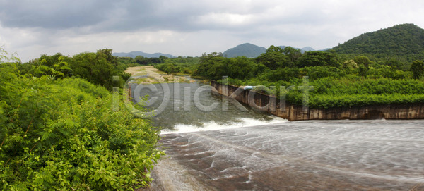 사람없음 JPG 포토 해외이미지 건축양식 공급 공학 내추럴 단계 댐 물 민물 바위 벽 상점 수납 시멘트 업무 에너지 외관 일반 자원 주간 축적 탑 태국 탱크 풍경 해외202004 해외포토 확대