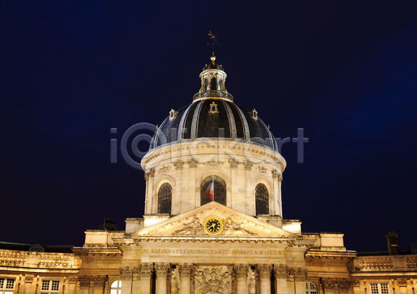 사람없음 JPG 포토 해외이미지 가로등 건축물 건축양식 깃발 빛 야간 야외 파리(프랑스) 풍경(경치) 프랑스 해외202004