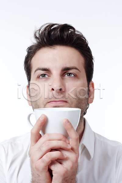 남자 사람 성인 한명 JPG 포토 해외이미지 1 고립 관리 내추럴 닫기 마시기 머리 백그라운드 비즈니스 비즈니스맨 빛 사업가 얼굴 음료 응시 잡기 직업 커피 컵 해외202004 흰색