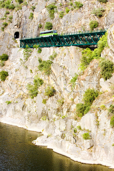 사람없음 JPG 포토 해외이미지 교통시설 구름다리 기차 도루강 디젤 서유럽 야외 여행 외관 유럽 터널 포르투갈 해외202004