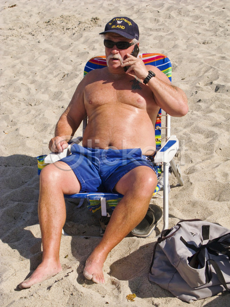 행복 남자 한명 JPG 포토 해외이미지 건강 라이프스타일 모래 미국 캘리포니아 해외202004 핸드폰