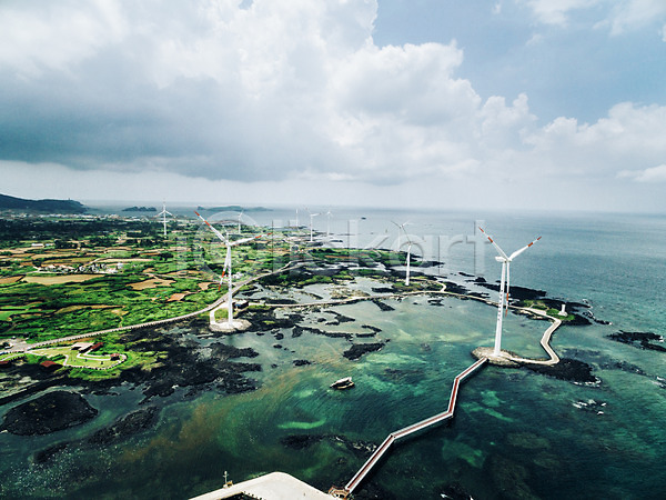 사람없음 JPG 포토 하이앵글 항공촬영 바다 야외 제주도 주간 풍경(경치) 풍력에너지 해변
