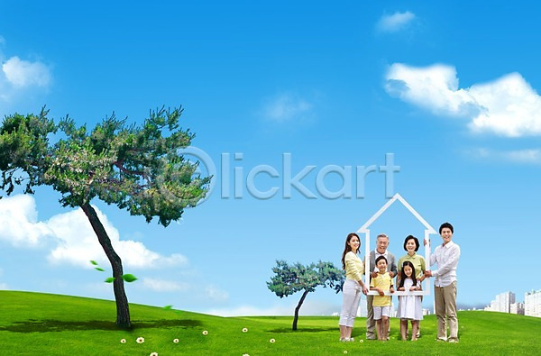 행복 남자 노년 성인 어린이 여러명 여자 한국인 PSD 편집이미지 가족 나무 야외 주간 집모양 편집