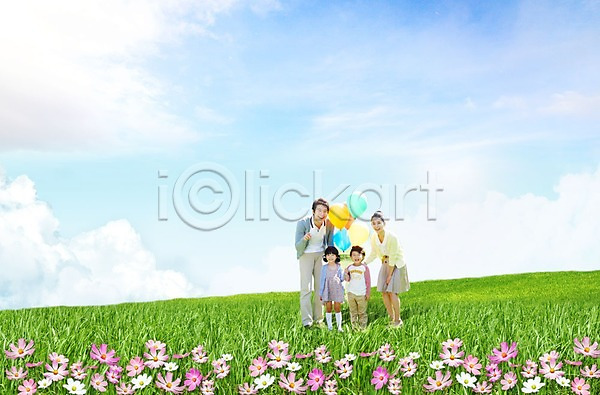 행복 남자 성인 어린이 여러명 여자 한국인 PSD 편집이미지 가족 야외 잔디 주간 코스모스(꽃) 편집 풍선 하늘