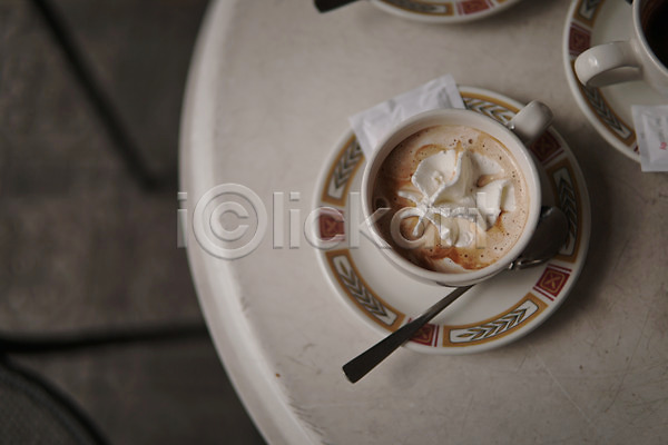 사람없음 JPG 아웃포커스 포토 하이앵글 숟가락 스위스 야외 에스프레소 주간 커피잔 탁자 풍경(경치) 해외풍경