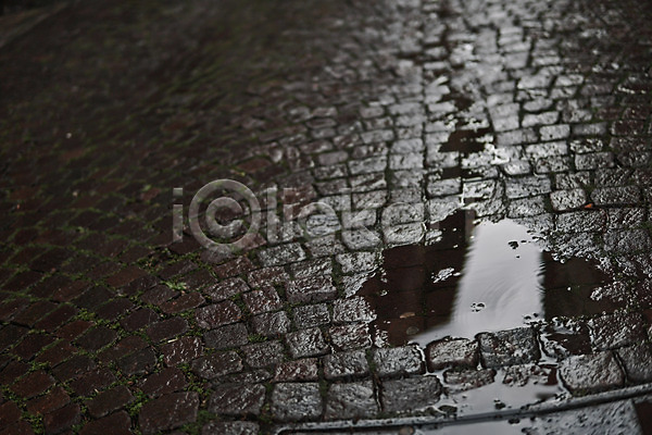 사람없음 JPG 포토 바닥 바닥돌 비 빗물 스위스 야외 주간 풍경(경치) 해외풍경