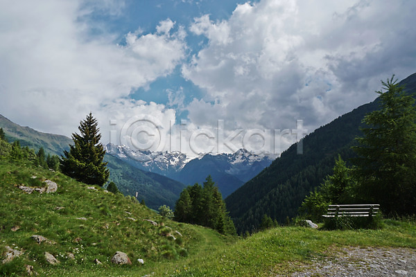 사람없음 JPG 포토 구름(자연) 벤치 산 스위스 야외 자연 주간 풍경(경치) 하늘 해외풍경