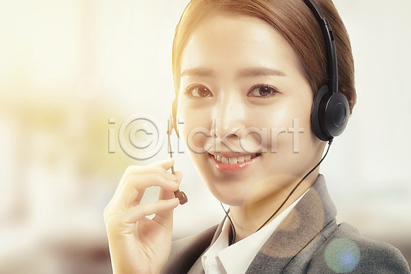성인 여자 한국인 한명 JPG 디지털합성 편집이미지 디지털아트 미소(표정) 보케 상담원 직업 편집 합성 헤드셋