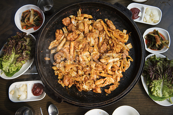 사람없음 JPG 포토 하이앵글 닭갈비 상추 식당 실내 쌈채소 음식 춘천닭갈비 한식