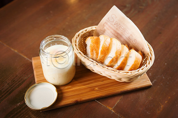 사람없음 JPG 포토 디저트 뚜껑 바구니 빵 실내 우유 유리병