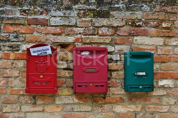 사람없음 JPG 포토 해외이미지 벽 벽돌 분홍색 빨간색 상자 초록색 해외202004
