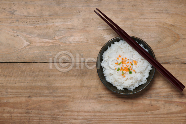 사람없음 JPG 포토 하이앵글 해외이미지 그릇 나무배경 나무젓가락 밥 실내 해외202004 흰밥