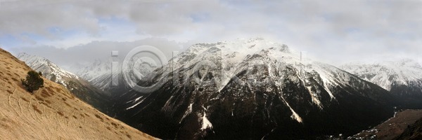 신선 추위 백인 사람없음 JPG 포토 해외이미지 가장자리 게임 겨울 경사 구름 나무 산 수평선 스키 스포츠 알프스 야외 언덕 올림픽 웅장함 유럽 자연 절정 지역 태양 파란색 풍경 하늘 해외202004 해외포토 햇빛 황무지