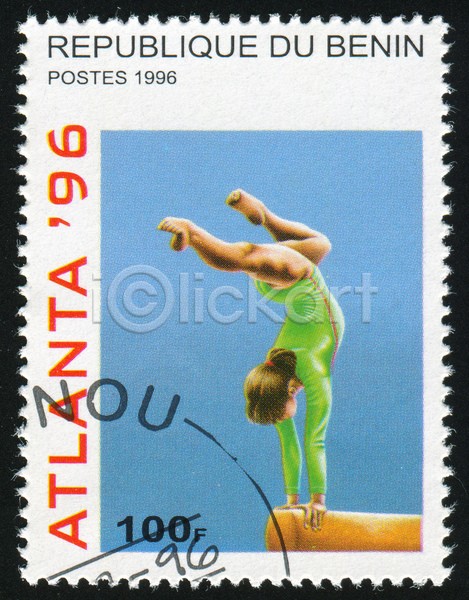 성인 성인여자한명만 여자 한명 JPG 포토 해외이미지 기념물 물구나무 올림픽 우표 잡기 전신 체조 체조선수 평균대 평균대체조 하늘색 해외202004