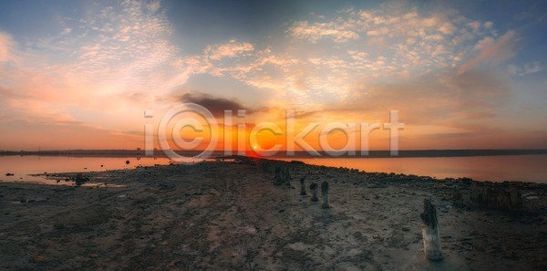 건조 사람없음 JPG 포토 해외이미지 건강 날씨 물 반사 백그라운드 보트 사막 새벽 생태학 야외 여행 오솔길 우크라이나 유럽 일몰 자연 재앙 저녁 진흙 치료 파노라마 풍경 하늘 해외202004 해외포토 호수 휴양지