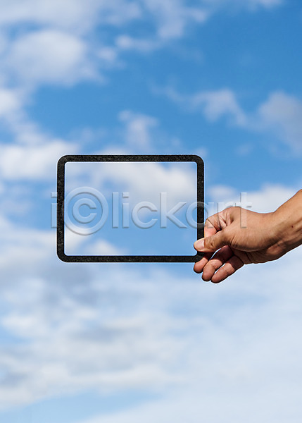 신체부위 한명 JPG 포토 들기 백그라운드 손 야외 주간 페이퍼아트 풍경(경치) 프레임 하늘