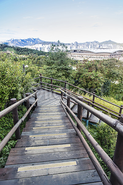 사람없음 JPG 포토 계단 공원 나무 다리(건축물) 도시풍경 빌딩 서울 야외 주간 풍경(경치) 하늘공원