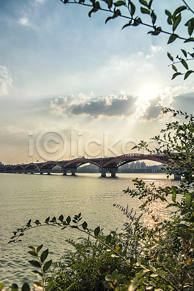 사람없음 JPG 포토 구름(자연) 나무 다리(건축물) 도시풍경 서울 성산대교 야외 주간 풍경(경치) 하늘 한강 햇빛