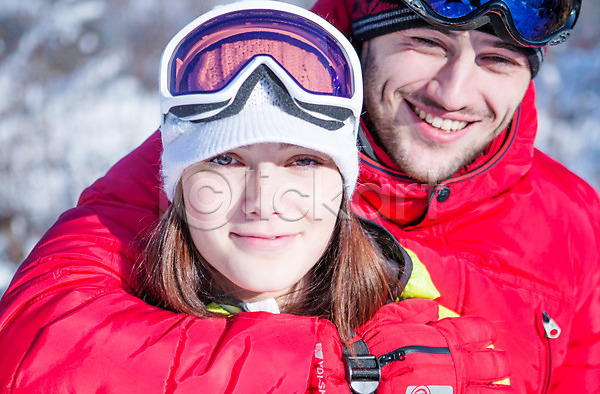 20대 남자 두명 서양인 성인 여자 JPG 포토 겨울 고글 눈(날씨) 모자(잡화) 상반신 스키복 스키장 야외 웃음 주간 커플