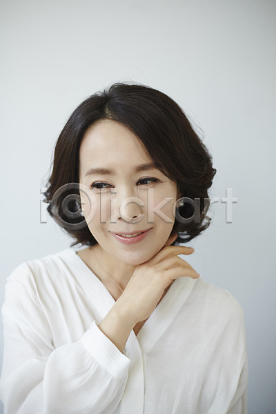 40대 성인 여자 한국인 한명 JPG 포토 뷰티 상반신 스튜디오촬영 실내 웃음 중년라이프 포즈