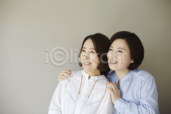 우정 40대 두명 성인 여자 한국인 JPG 포토 상반신 스튜디오촬영 실내 웃음 응시 중년라이프 친구