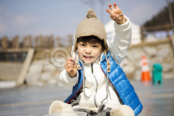 화목 남자 소년한명만 어린이 한국인 한명 JPG 앞모습 포토 가족라이프 겨울 빙어 상반신 야외 양평 잡기 주간