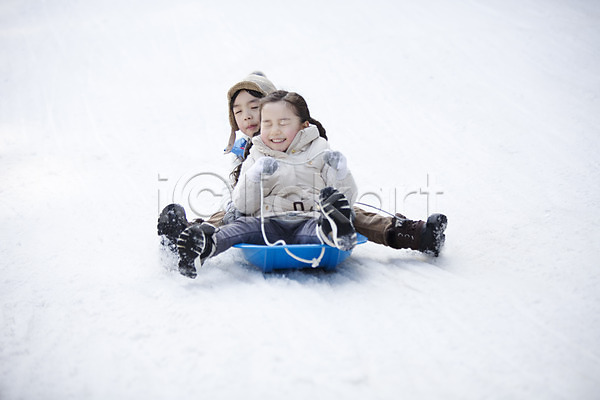 즐거움 화목 남자 두명 어린이 어린이만 여자 한국인 JPG 앞모습 포토 가족 가족라이프 겨울 썰매 야외 양평 웃음 전신 주간