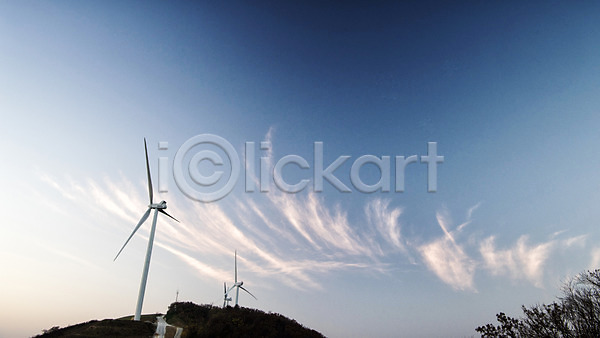 사람없음 JPG 포토 가을(계절) 구름(자연) 안반데기 야외 자연 주간 풍경(경치) 풍력기 하늘