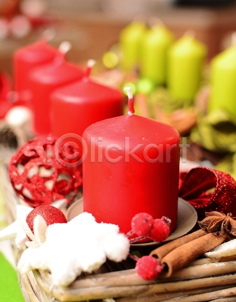 축하 사람없음 JPG 포토 해외이미지 12월 계절 내부 묘사 빨간색 시나몬 실내 오브젝트 장식 전통 주택 초록색 축제 크리스마스 해외202004 휴가