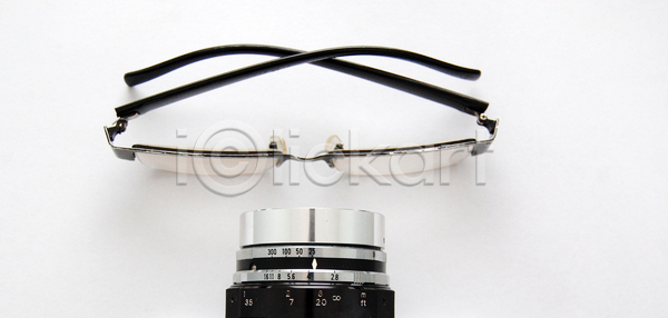 시원함 사람없음 JPG 포토 해외이미지 가장자리 노란색 손목시계 안경 엉덩이 유행 응시 장신구 처방 카메라 카메라렌즈 프레임 해외202004 해외포토