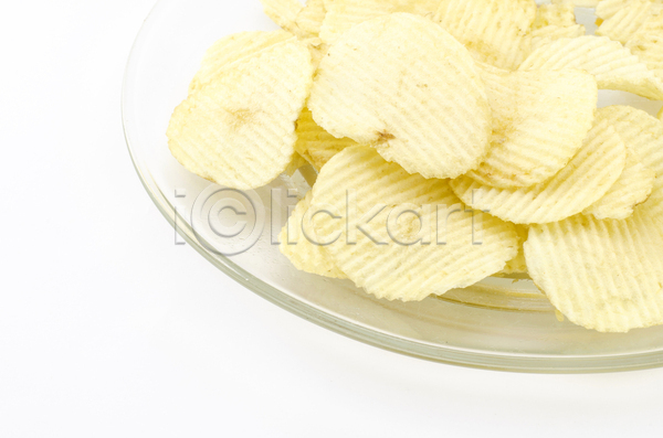 사람없음 JPG 포토 해외이미지 감자칩 실내 유리접시 칩(음식) 해외202004 흰배경