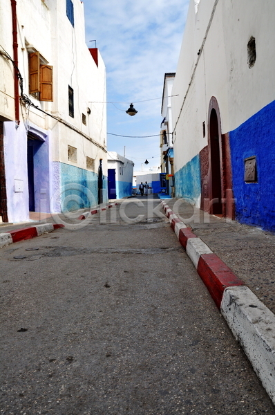 사람없음 JPG 포토 해외이미지 거리 건물 건축양식 그리스 그리스인 도시 마을 메디나 모로코 목재 묘사 문 백그라운드 벽 스타일 시골 여행 옛날 외관 전통 주택 지중해 출입구 타운 파란색 페인트 해외202004