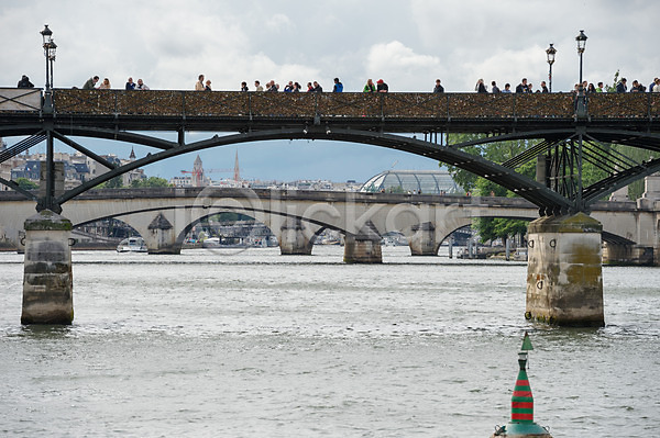 사람없음 여러명 JPG 포토 강 다리(건축물) 도시 야외 여행객 유럽풍경 주간 파리(프랑스) 풍경(경치) 해외풍경