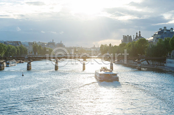 여러명 JPG 포토 강 도시 빛 야외 여행객 유람선 유럽풍경 주간 파리(프랑스) 풍경(경치) 해외풍경 햇빛