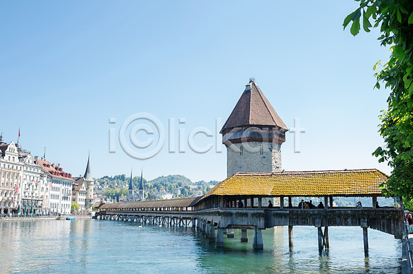 사람없음 여러명 JPG 포토 다리(건축물) 루체른 스위스 야외 여행객 유럽풍경 주간 풍경(경치) 해외풍경 호수